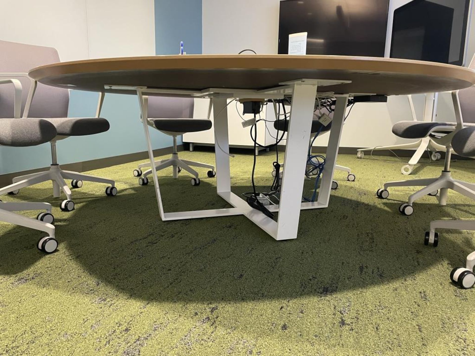 HPL Contract Round Conference Table 7' w/ Senator Task Chairs - Image 3 of 11