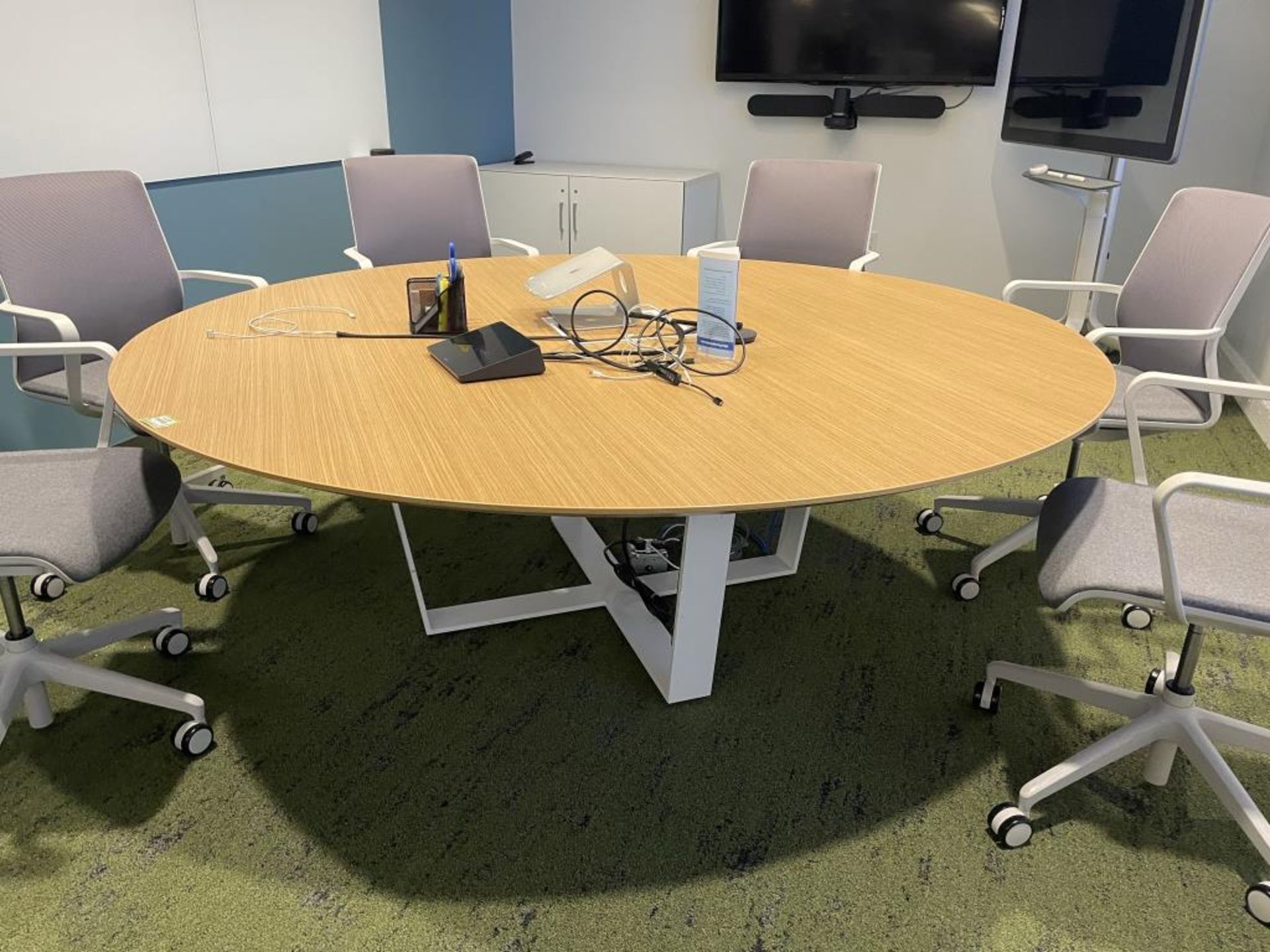 HPL Contract Round Conference Table 7' w/ Senator Task Chairs - Image 2 of 11