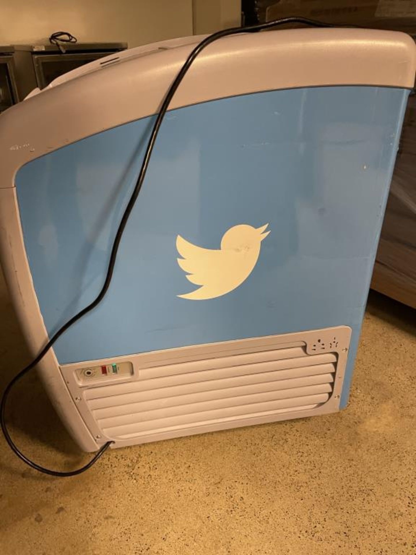 Twitter Branded Curved Top Display Ice Cream Freezer - Image 7 of 11