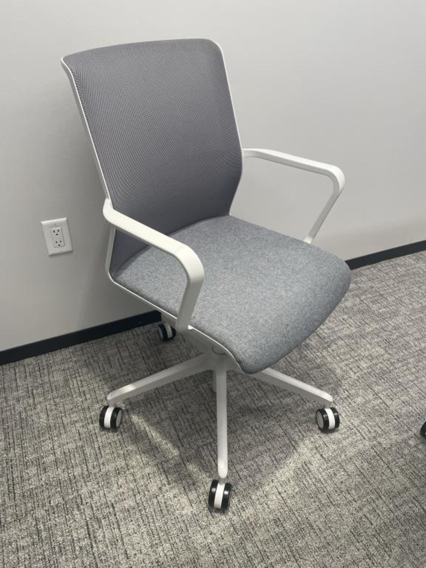 Conference Room Desk & Chairs - Image 6 of 8