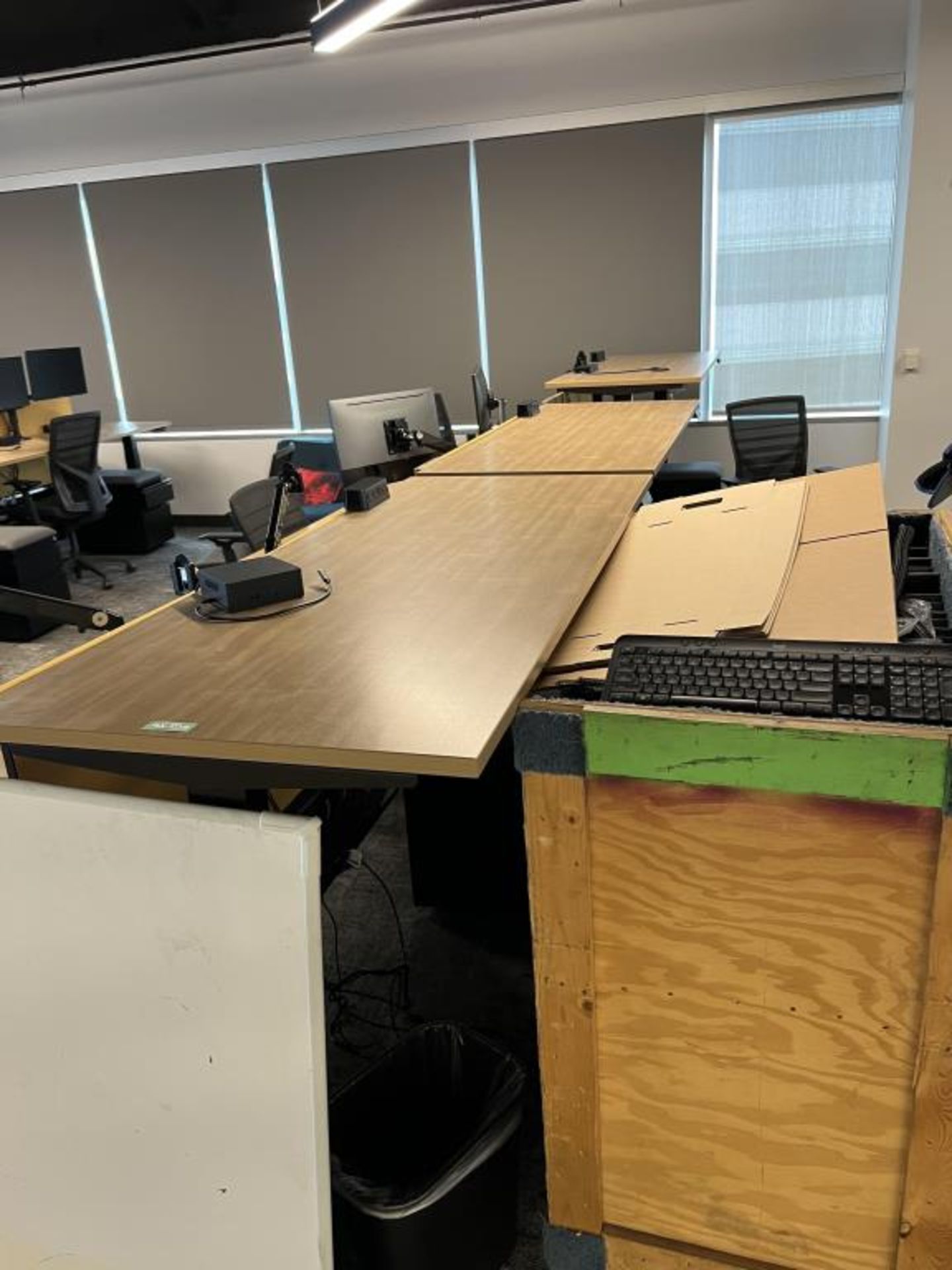 AMQ Open Plan Bench Workstations - Image 9 of 17