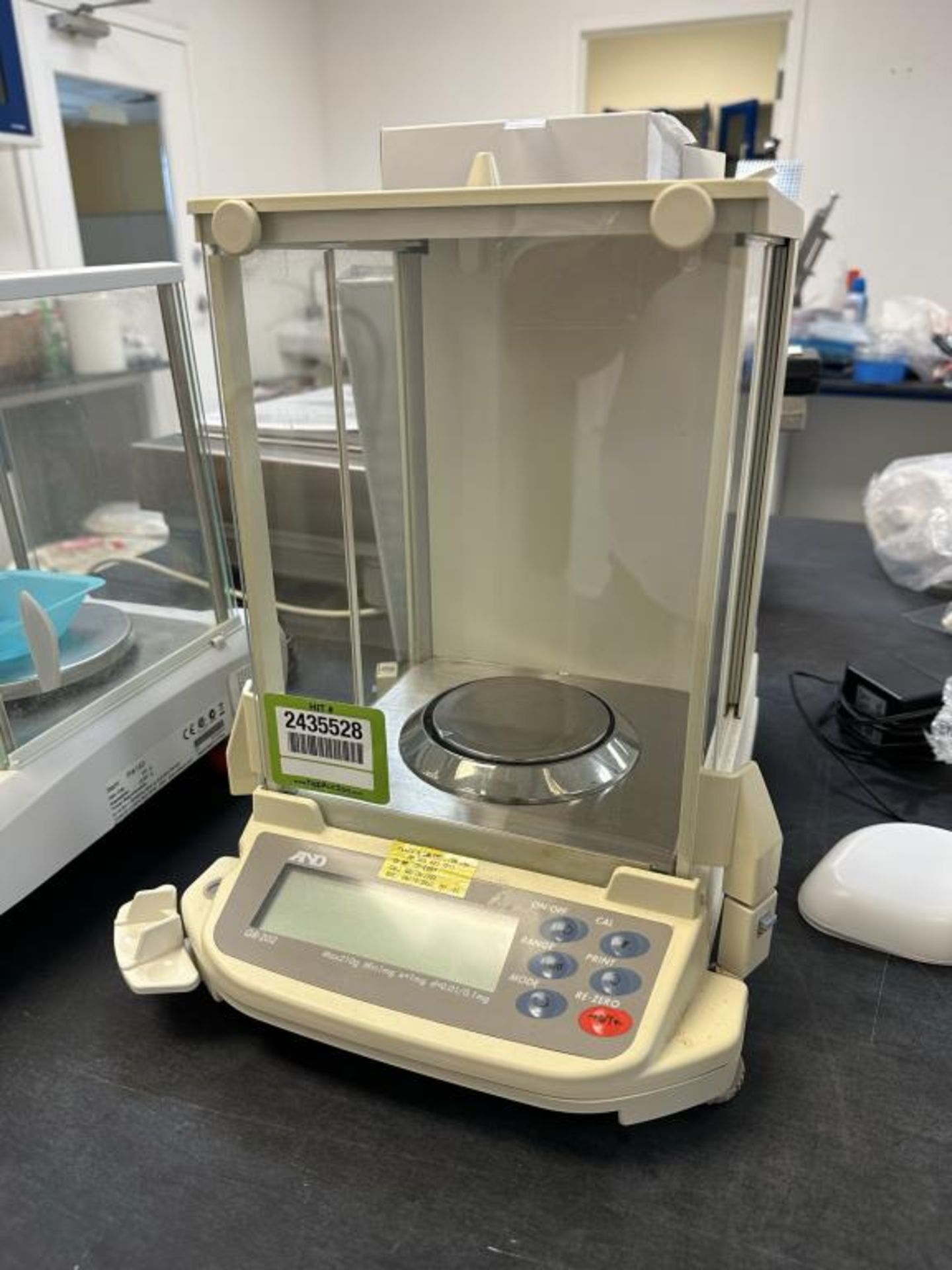 AND GR-202 Analytical Balance