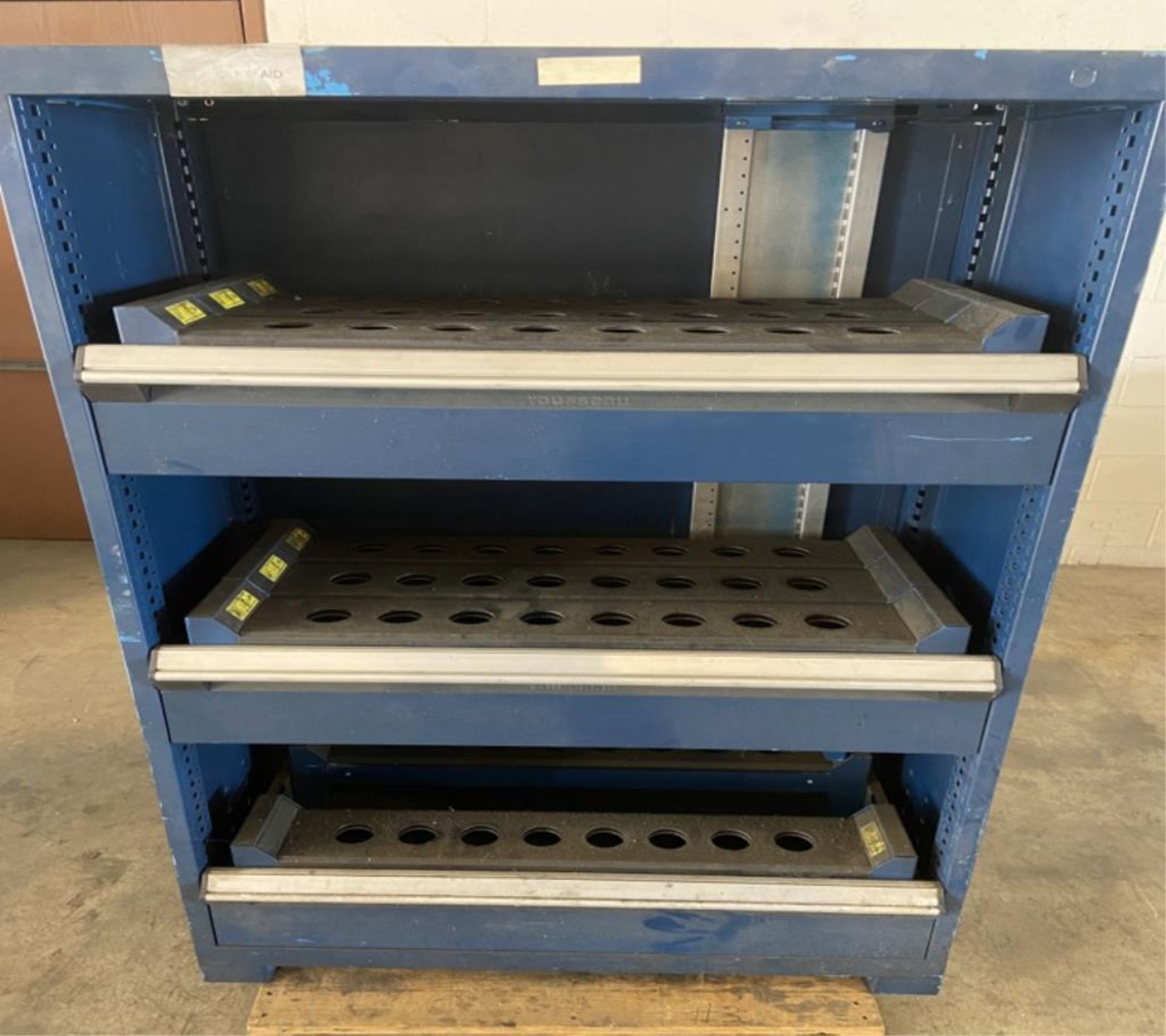 40-Taper, 3-Shelf Tooling Rack