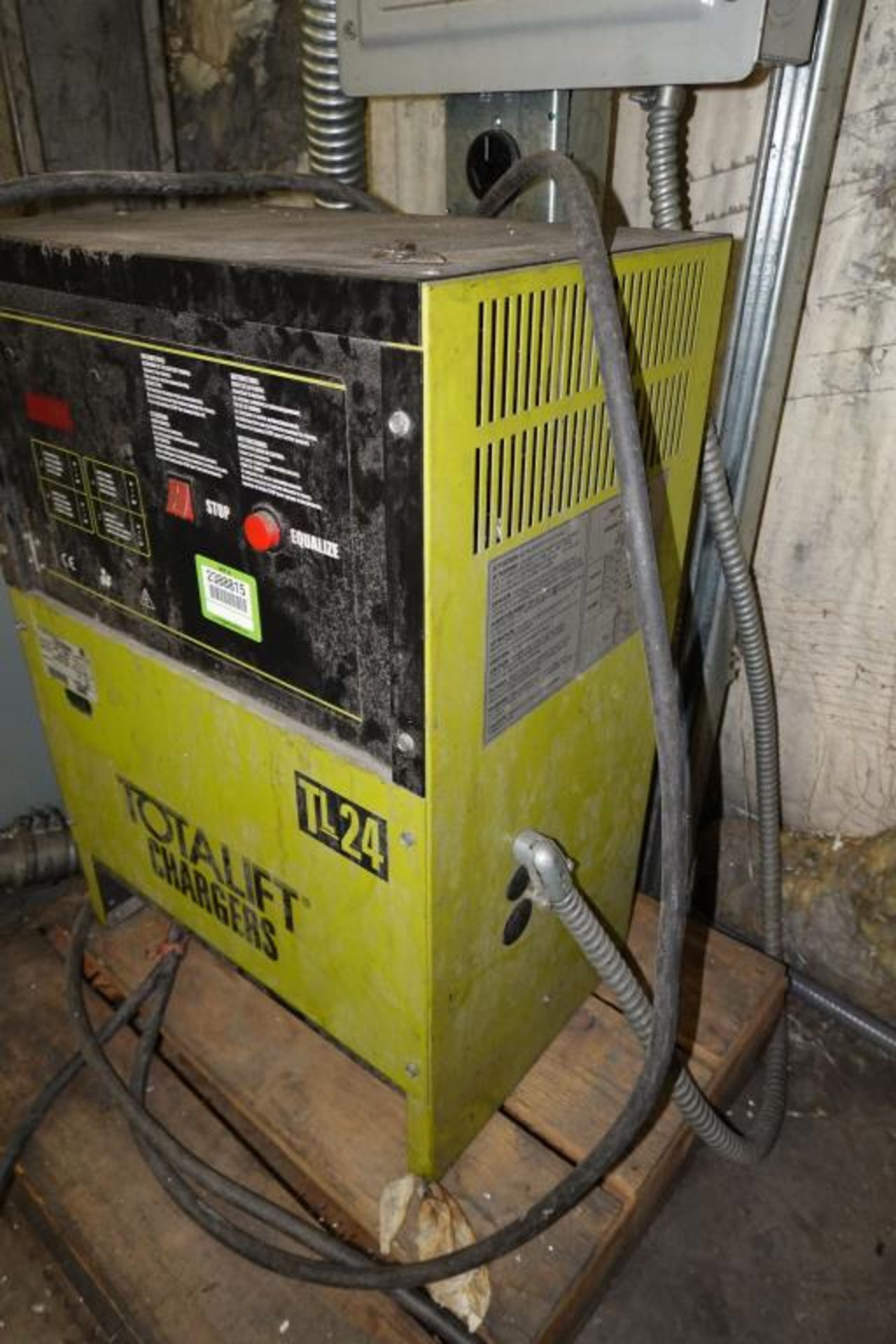 Totalift TL24 24-Volt Electric Lift Battery Charger - Image 3 of 4