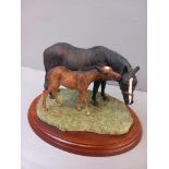 Border Fine Arts - Thoroughbred Mare & Foal A0147 (Damage To Ear)