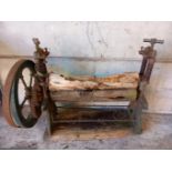 Cast Mangle - Distressed