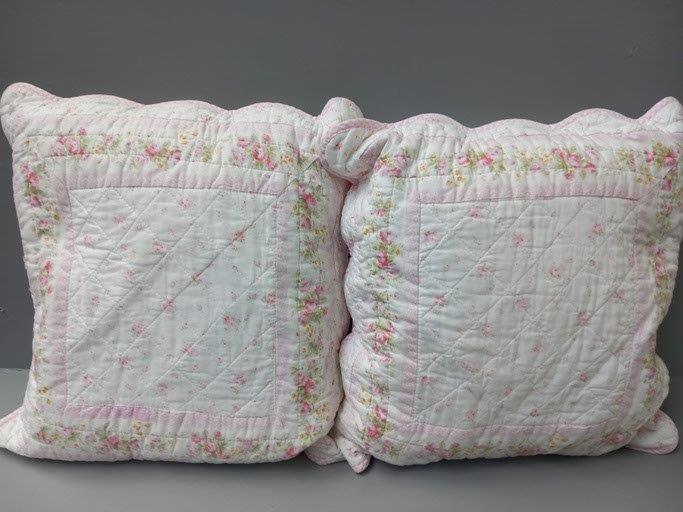 Pink Patterned Floral Quilt & 2 Cushions (Slightly Marked) & 2 Cushions - Image 6 of 6