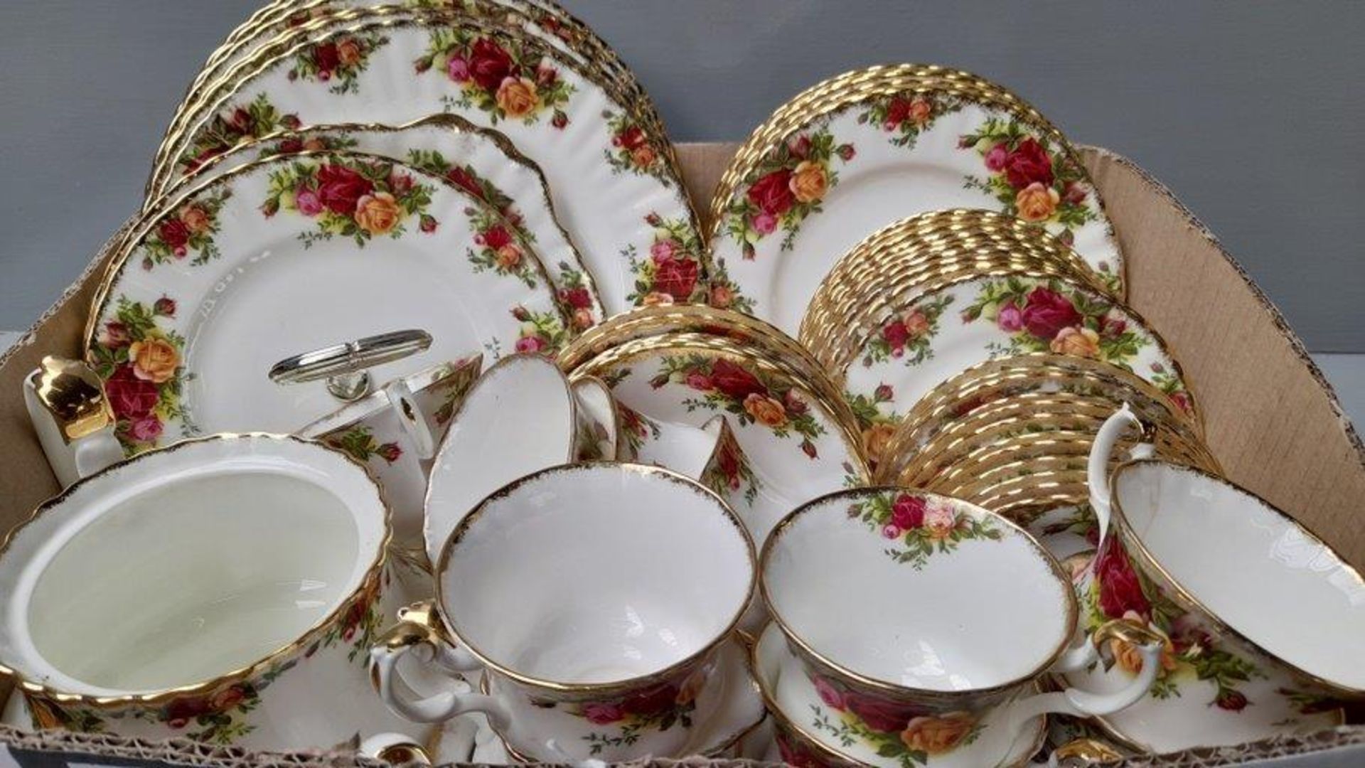 38Pc Royal Albert Old Country Roses Dinner & Teaware - Image 2 of 2