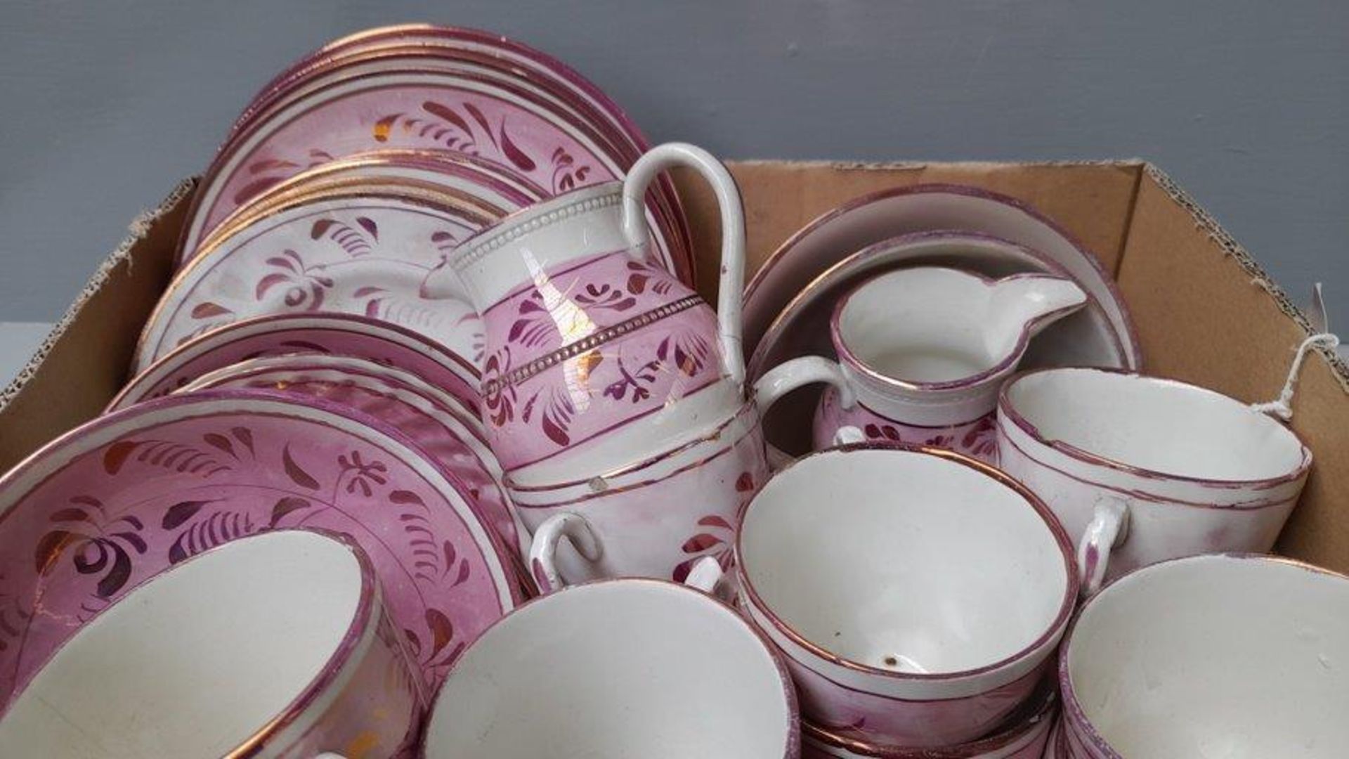 37Pc Lustre Teaware (A/F)