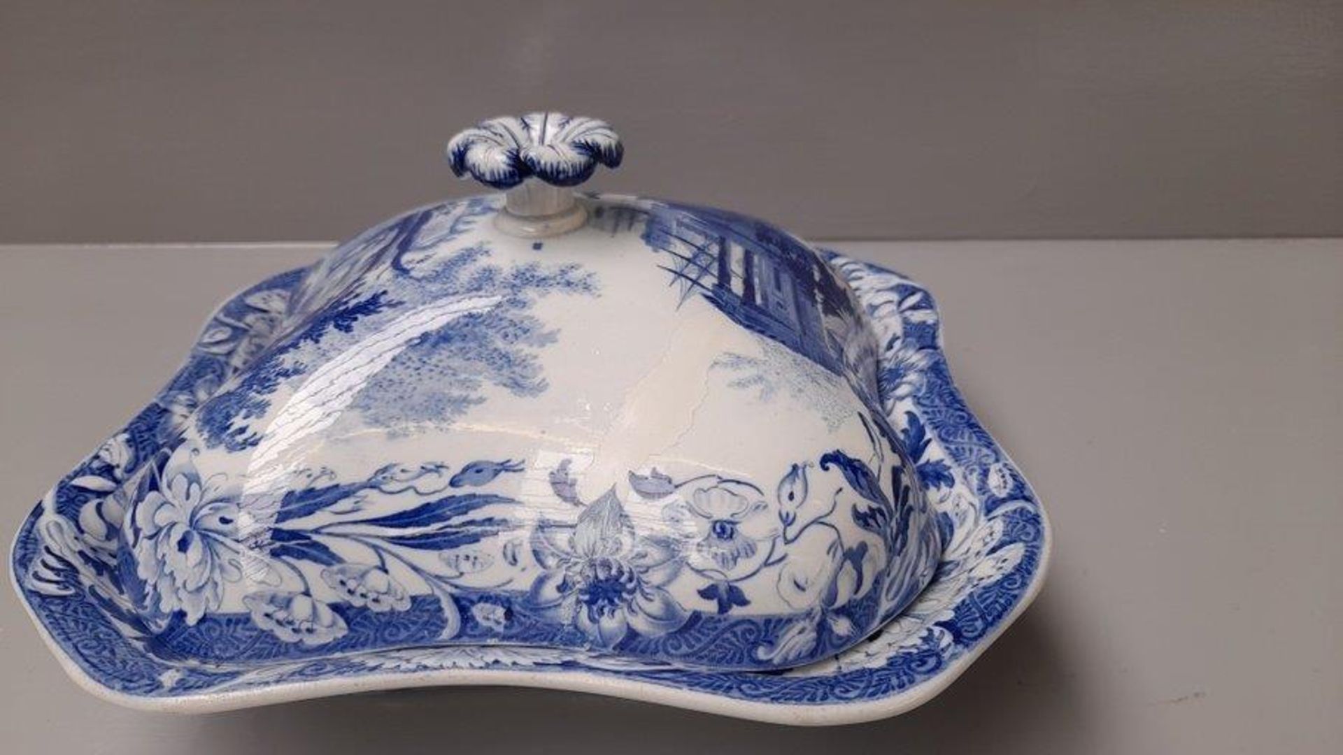 Blue & White Wedgwood Tureen (A/F)