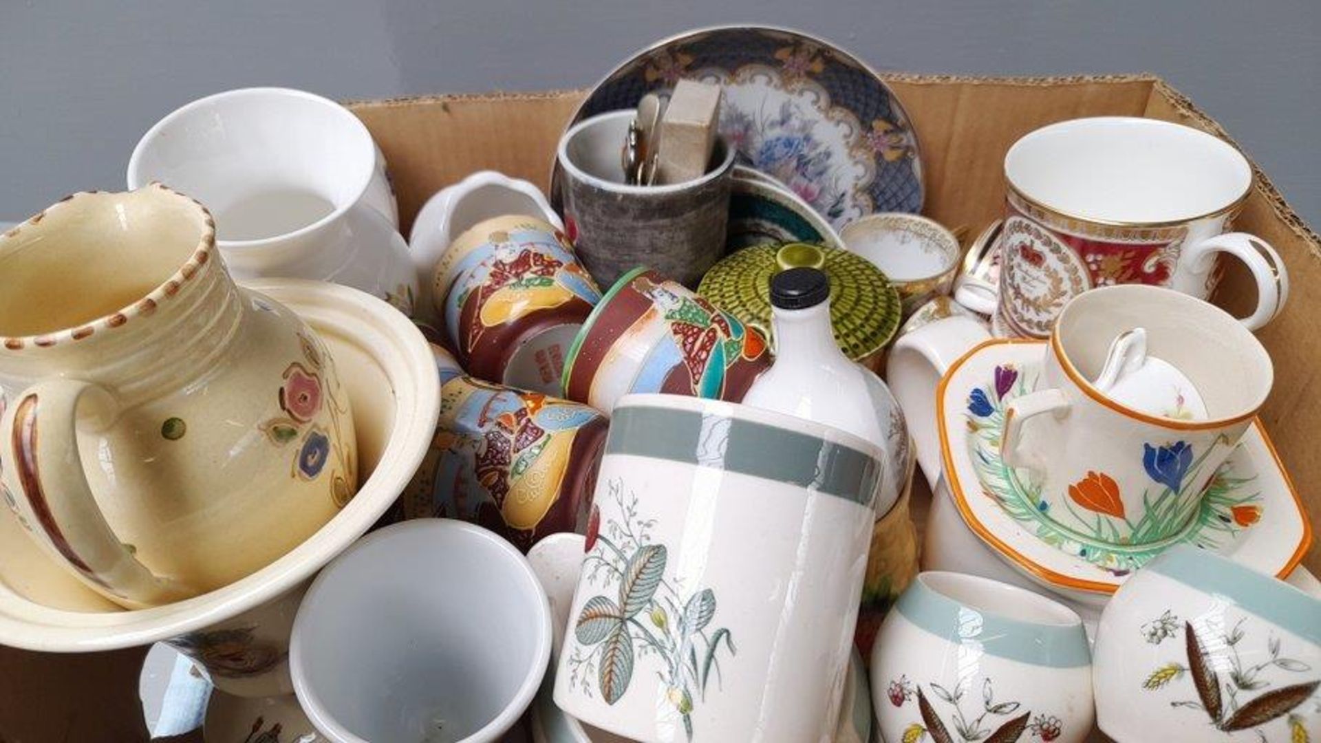 Box Including Assorted Oriental Cups & Saucers, Vases Etc