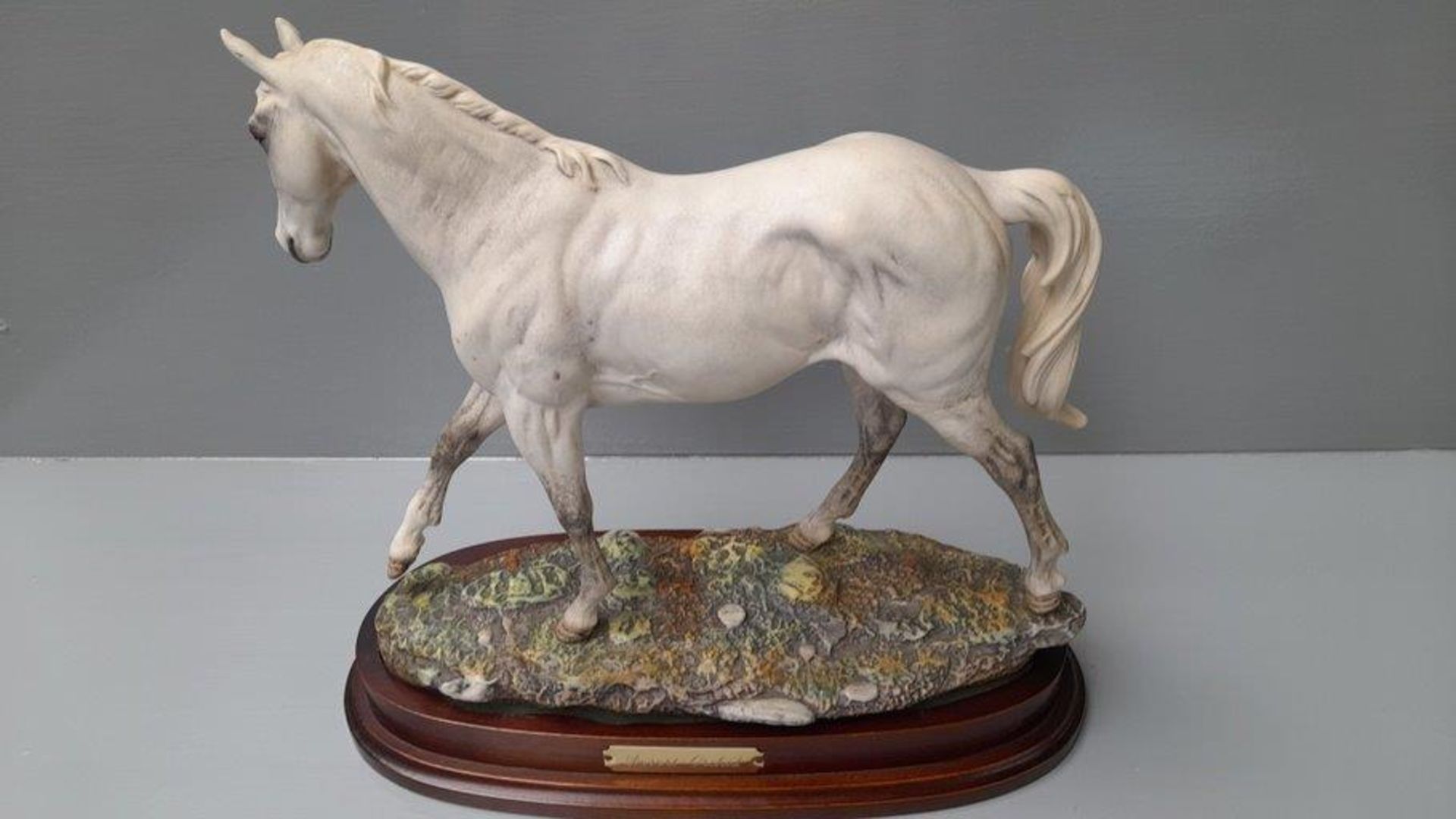 Royal Doulton Desert Orchid DA 134 Limited Edition 744/7500 On Wooden Base H34cm - Image 3 of 4