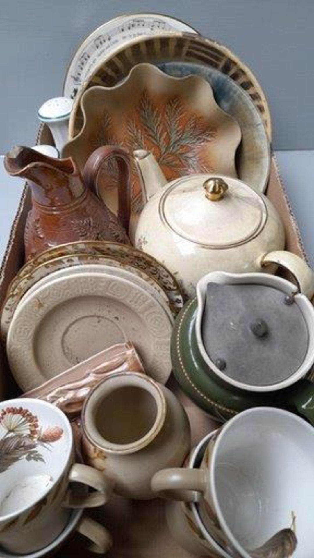 Box Including Assorted Jugs, Teaware Etc (A/F)