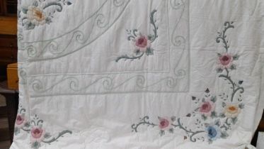 Cream Floral Pattern Throw L242cm x W232cm