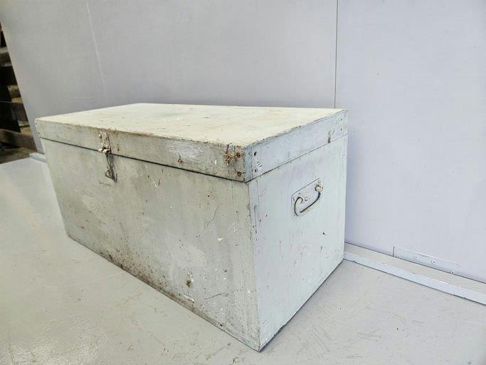 Painted Tool Chest H44cm W92cm D41cm - Image 3 of 3