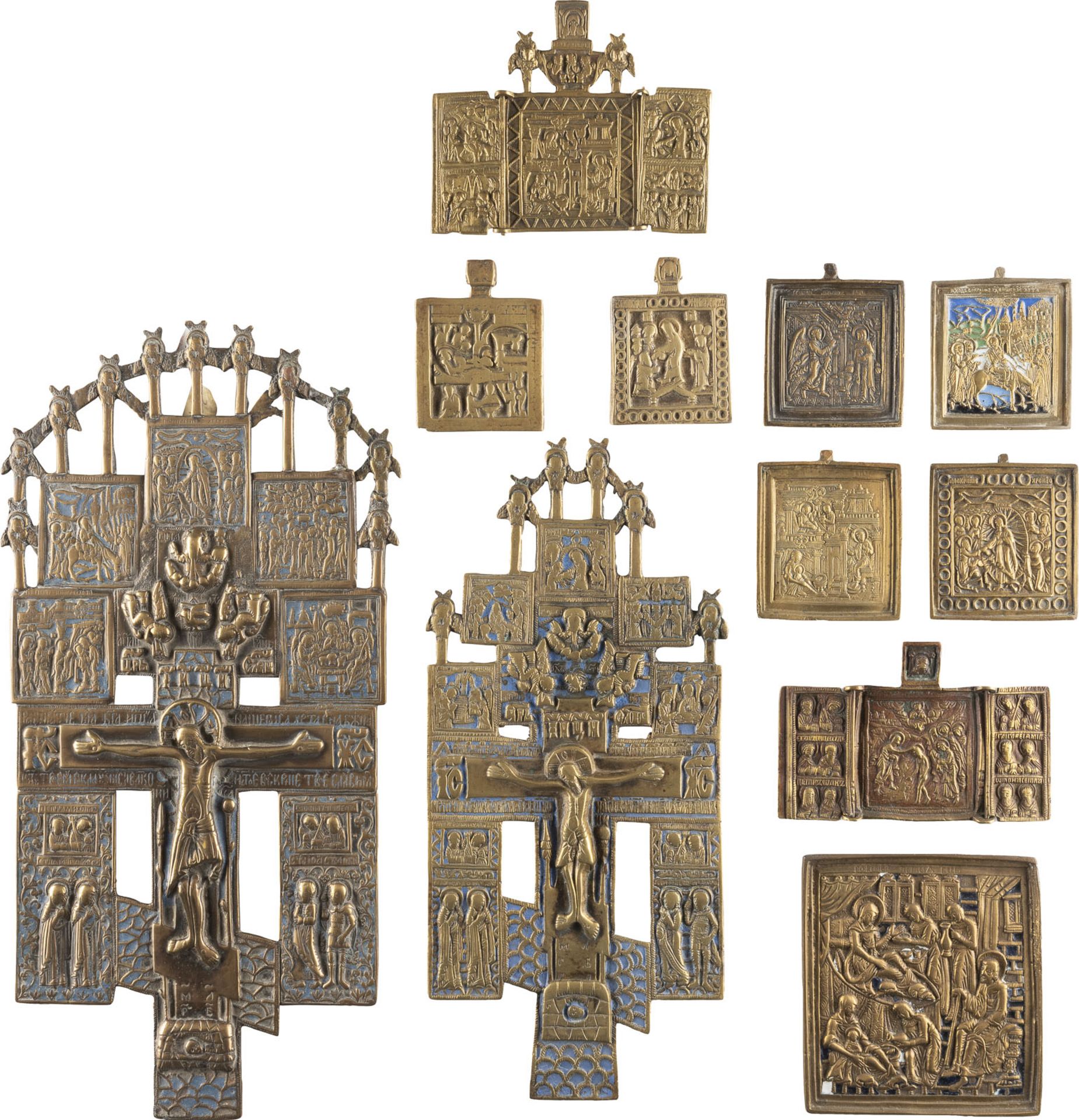 SIGNIERTE BRONZEIKONE MIT DEM EINZUG NACH JERUSALEM, ZWEI KRUZIFIXE, ZWEI TRIPTYCHA UND SECHS BRONZE