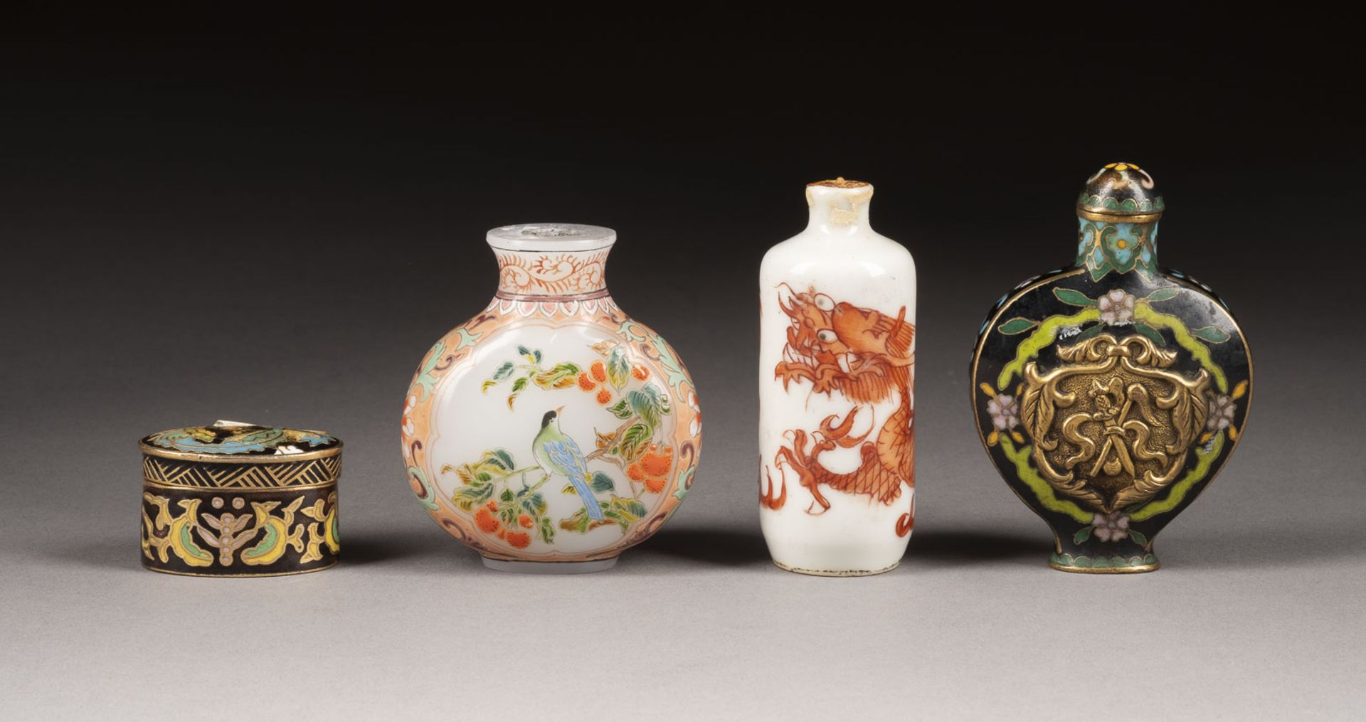  THREE SNUFF BOTTLES AND A SMALL CLOISONNÉ ENAMEL BOX