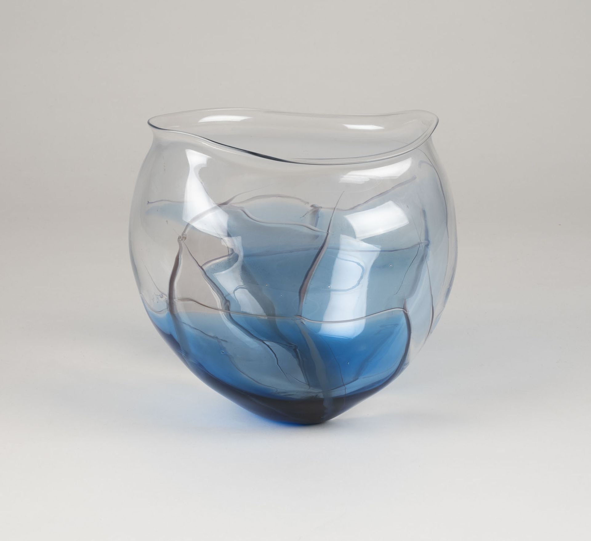 PER RENÉ LARSEN OVALE VASE STUDIOGLAS