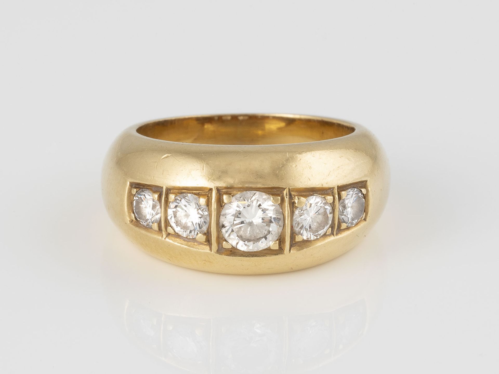 BRILLANT-RING  Gelbgold. Ringmaß ca. 55, Ges.-Gew. ca. 17,2