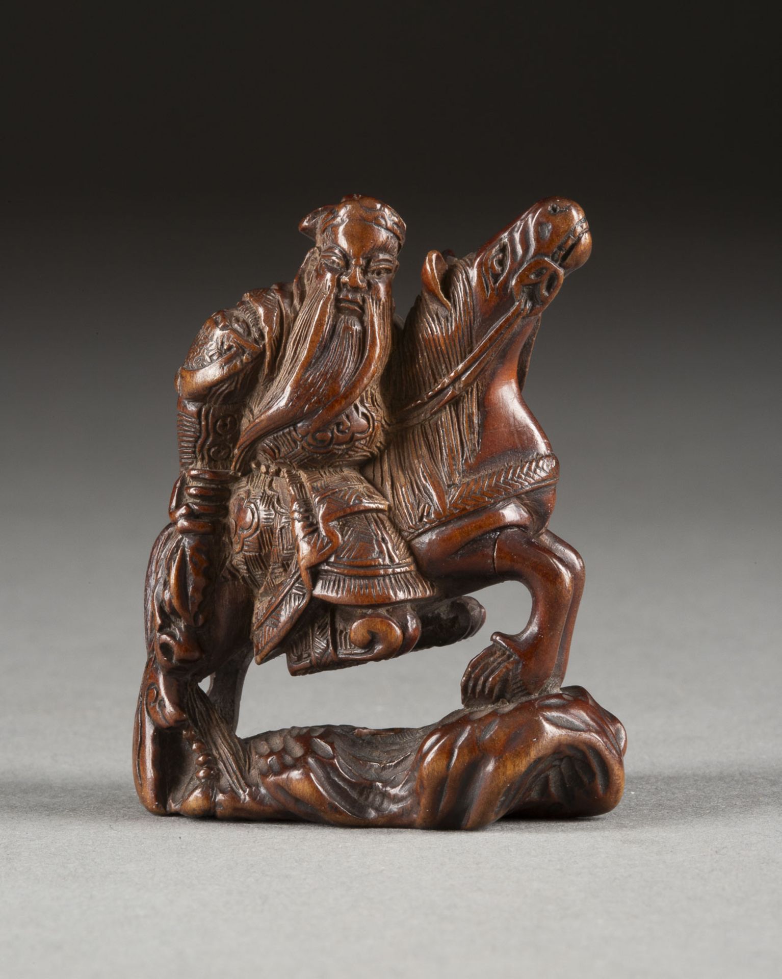 EIN FEINES HOLZGESCHNITZTES NETSUKE VON KAN'U - Image 2 of 4