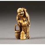 EIN FEINES GESCHNITZTES NETSUKE DES GAMA-SENNINS AUS ELFENBEIN