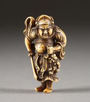 EIN FEINES GESCHNITZTES NETSUKE VON SHOKI UND ONI AUS ELFENBEIN