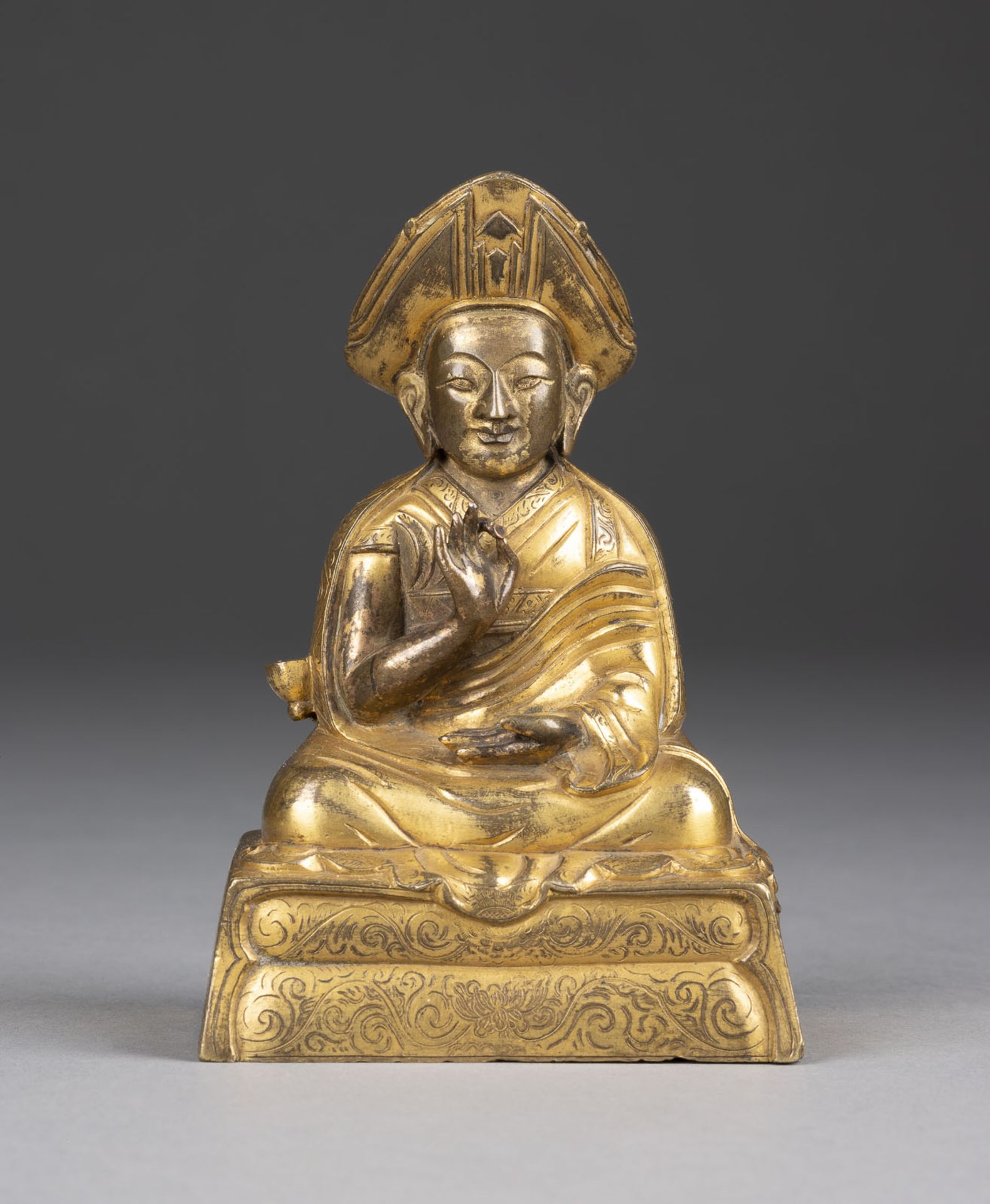 EINE VERGOLDETE SITZENDE FIGUR VON CHANGKYA ROLPAI DORJE AUS BRONZE - Image 3 of 4