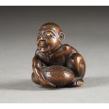 EIN FEINES HOLZGESCHNITZTES NETSUKE EINES BLINDEN BETTLERS