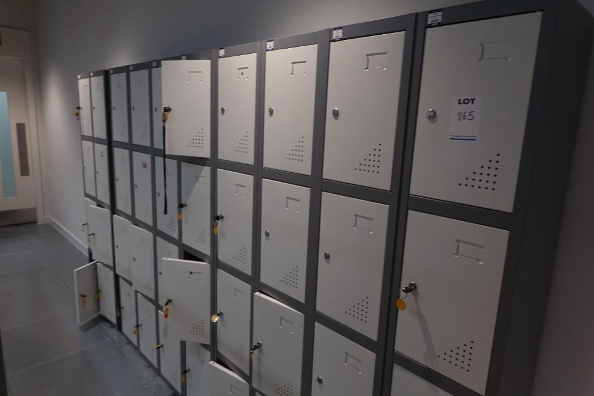 10x set of 4 lockers - Image 2 of 2