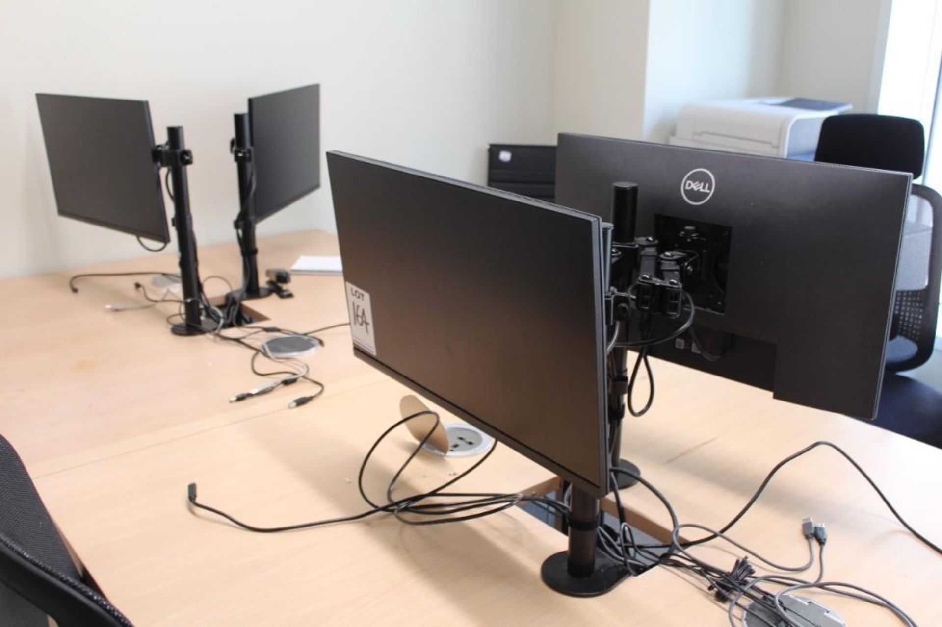 6x Dell 24 Inch Display screens with Manhattan arms