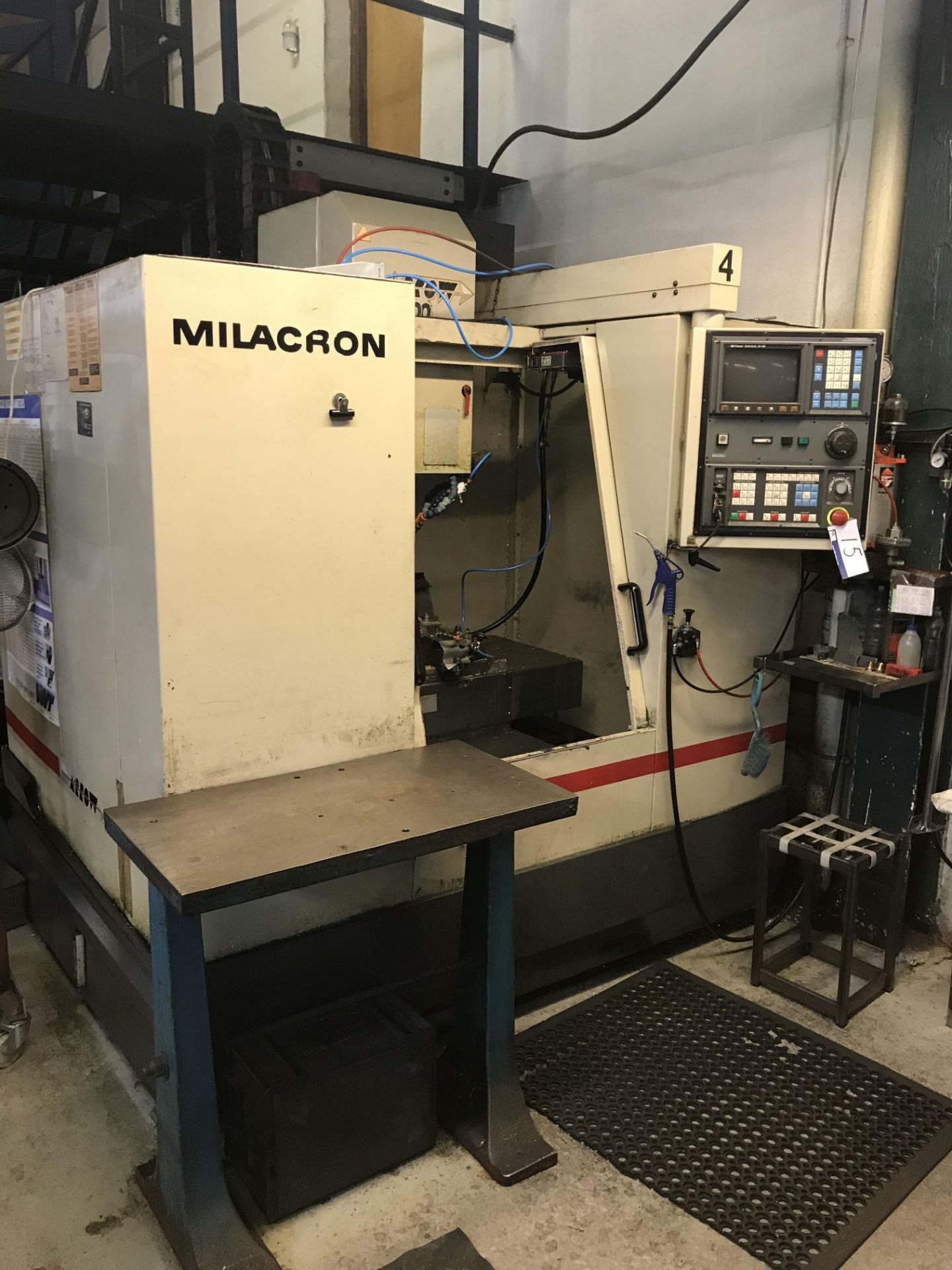 Cincinnati Milacron Arrow 500 Vertical Spindle CNC Machining CentreTable 520mm X 700mm22 Station A
