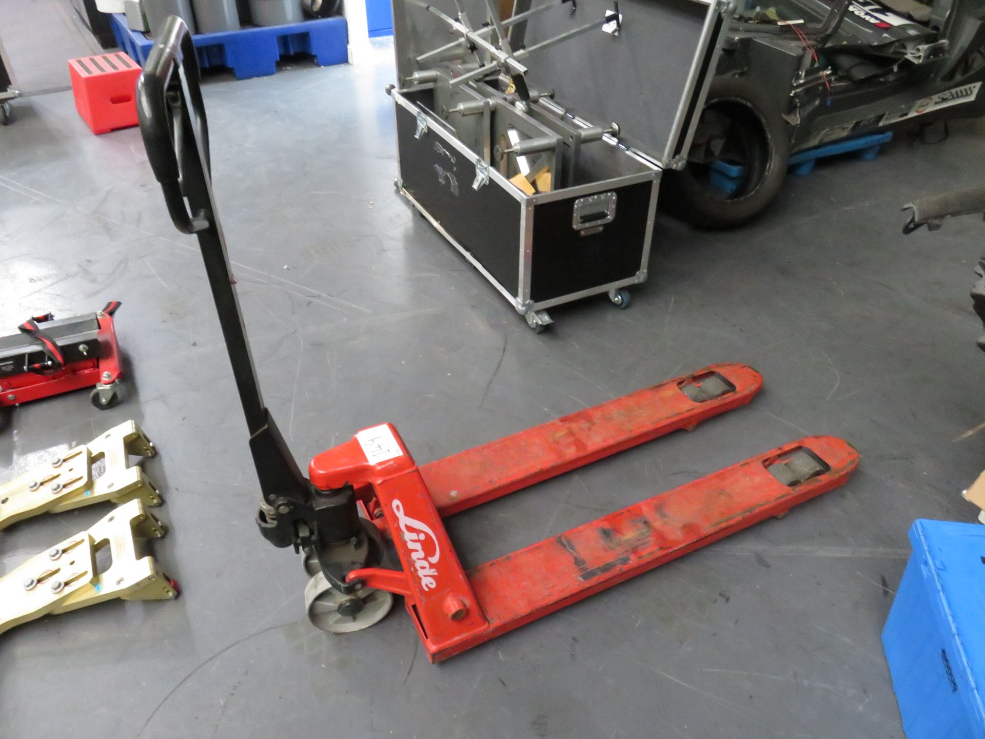 Linde HPTM25 Hydraulic Pallet Truck. Serial No. L110030042 with 2500kg Capacity (2010)