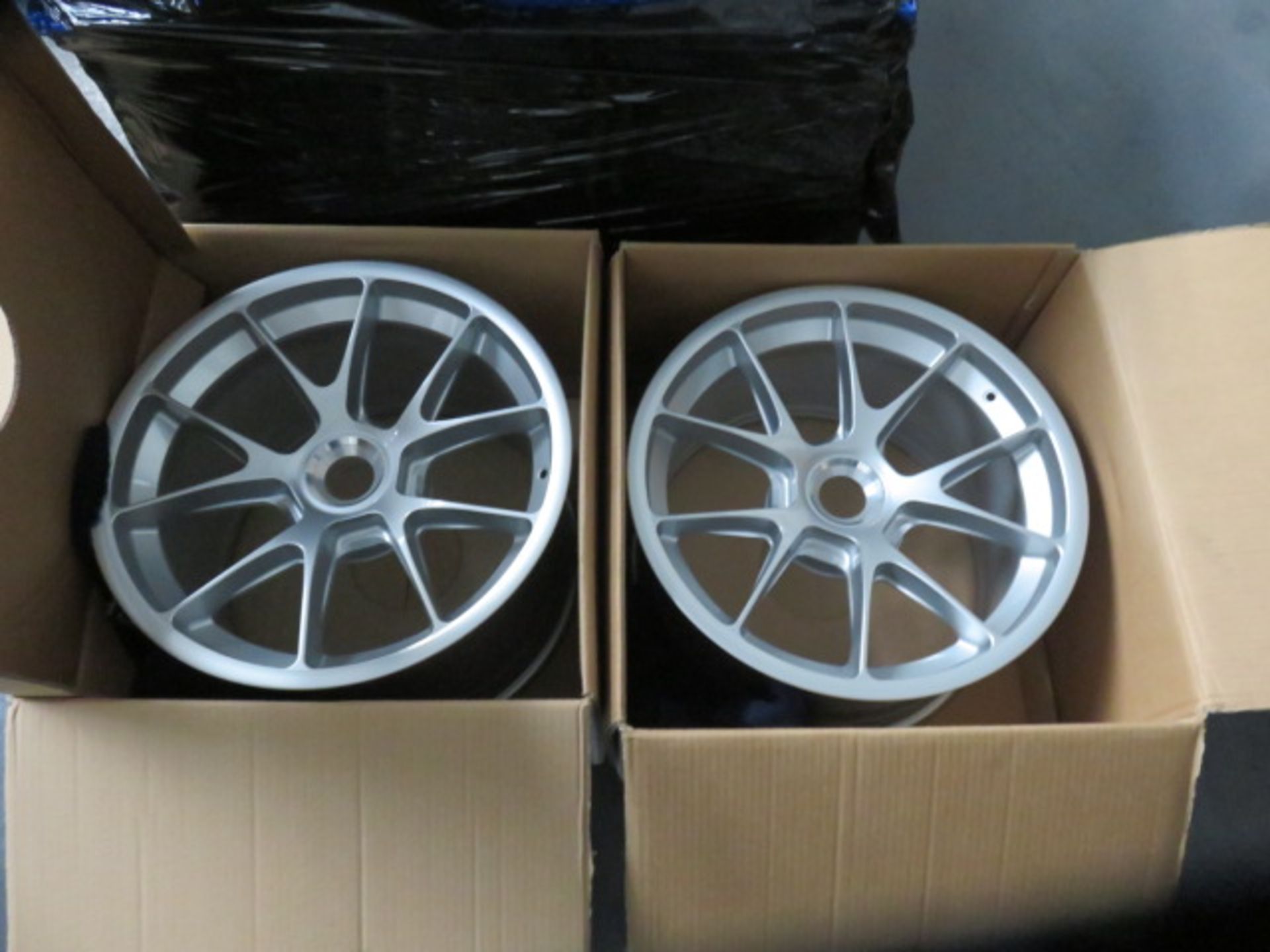 New App Tech AS Wheel 12XJ18 0S53 Alloy and (1) New Zrad 105JX18 ET28 18in Porsche 991 Alloy Wheel R