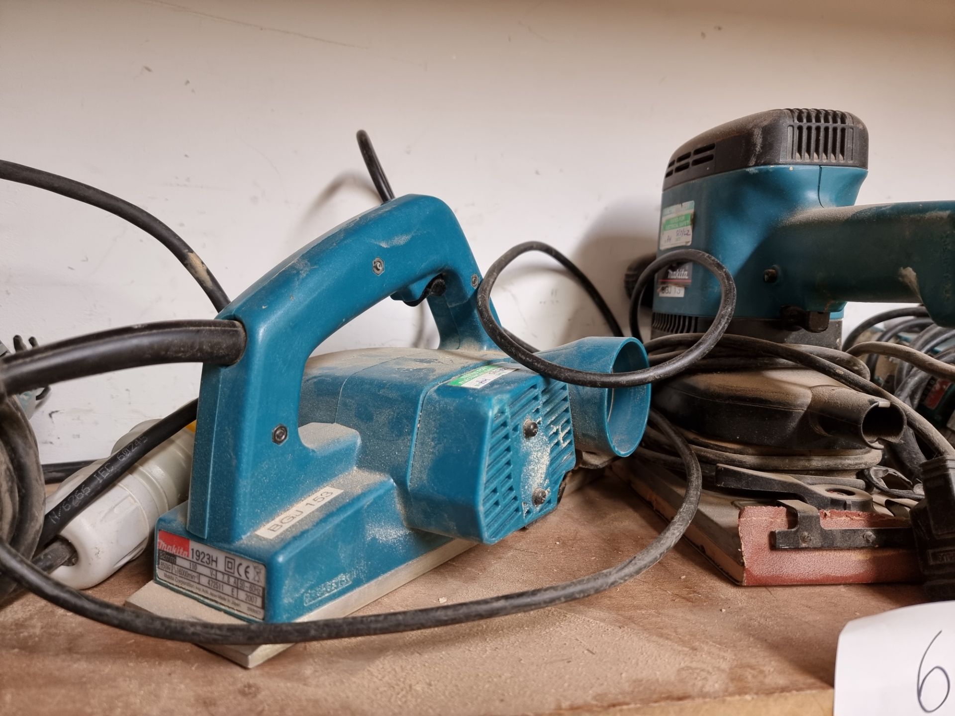 Contents of Shelf to include: various electrical power tools - Makita and Metabo - Image 3 of 5
