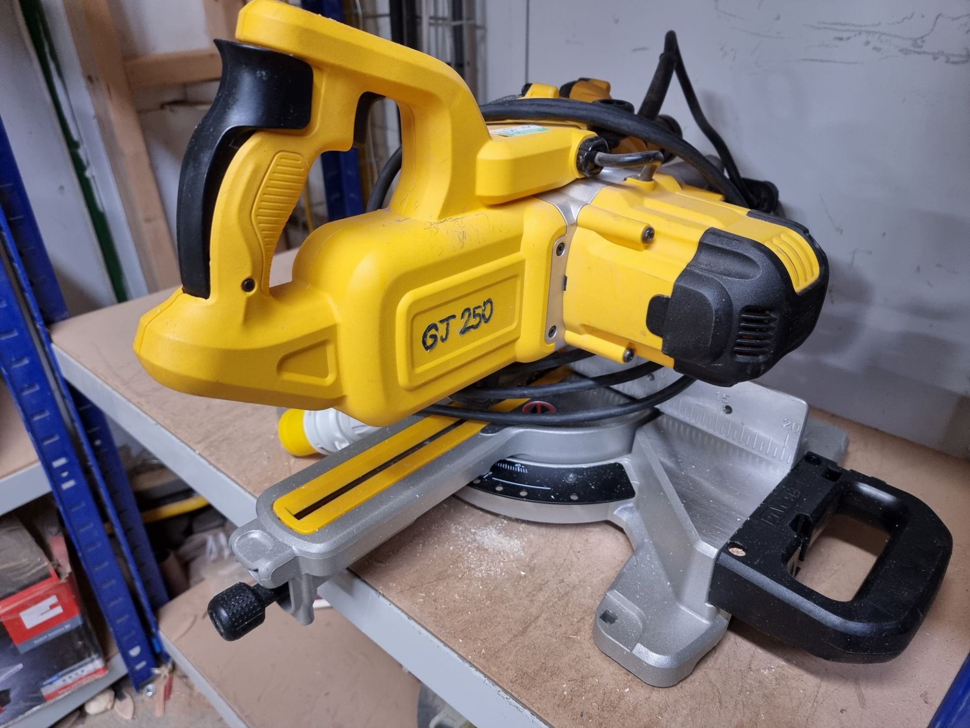 Dewalt DWS773 - LX 216MM Electric Single-Bevel Sliding Compound Mitre Saw - Image 3 of 3