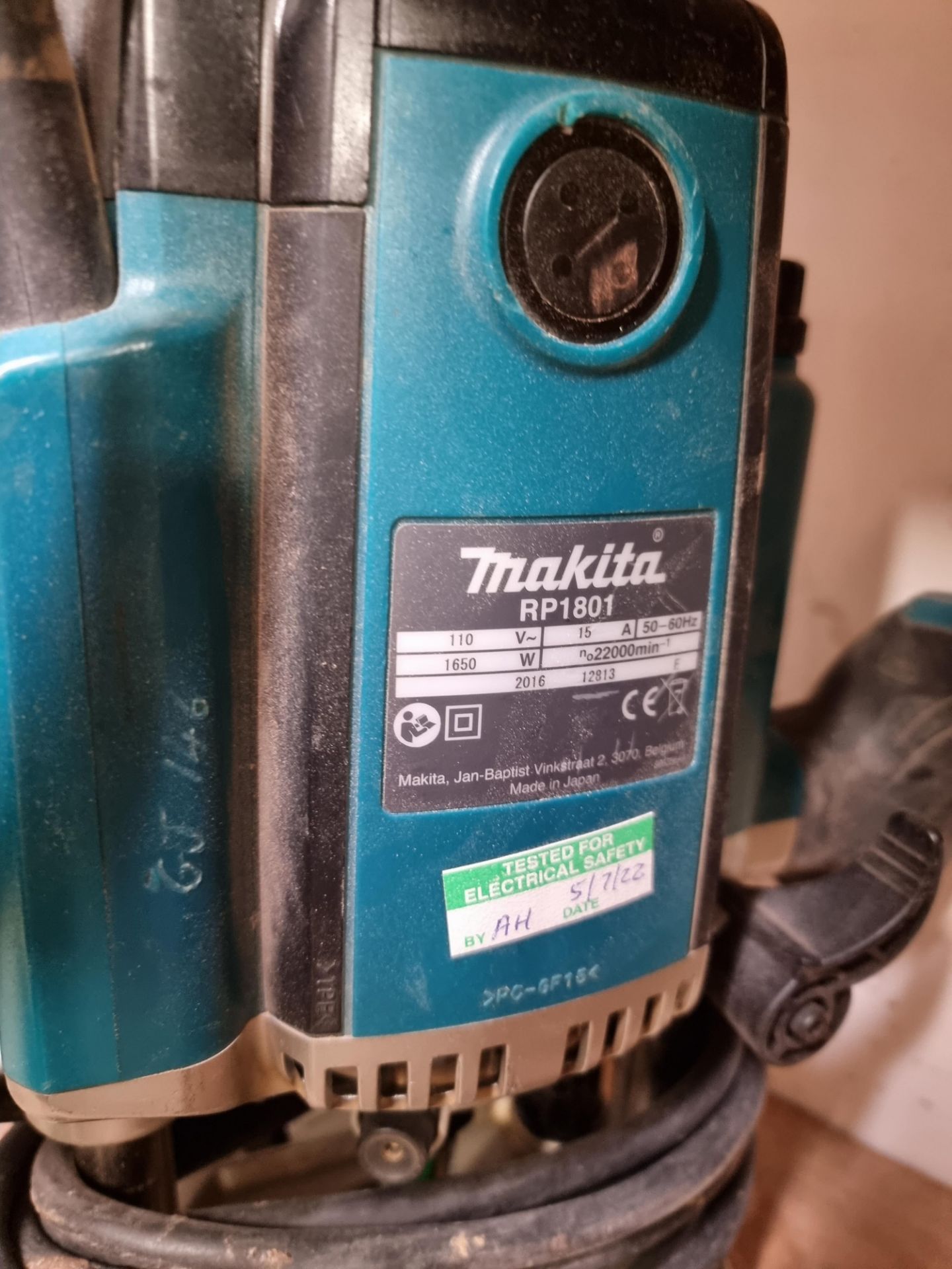 Contents of Shelf to include 4: Makita RP1801 Plunge Router - Image 2 of 3