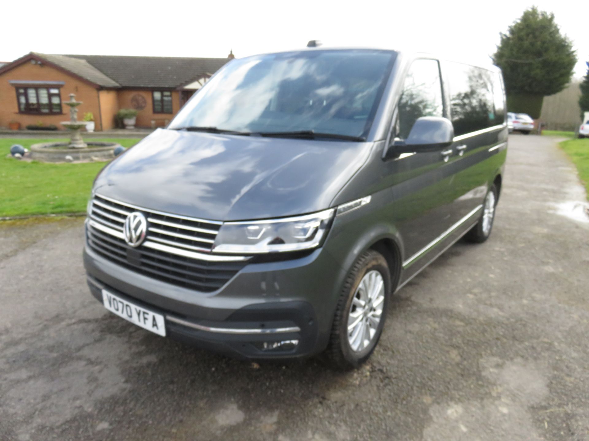 1 Volkswagen Caravelle 2.0 TDI (150PS) Executive BMT SNB DSG 7 Seat Five Door MPV - Image 2 of 17