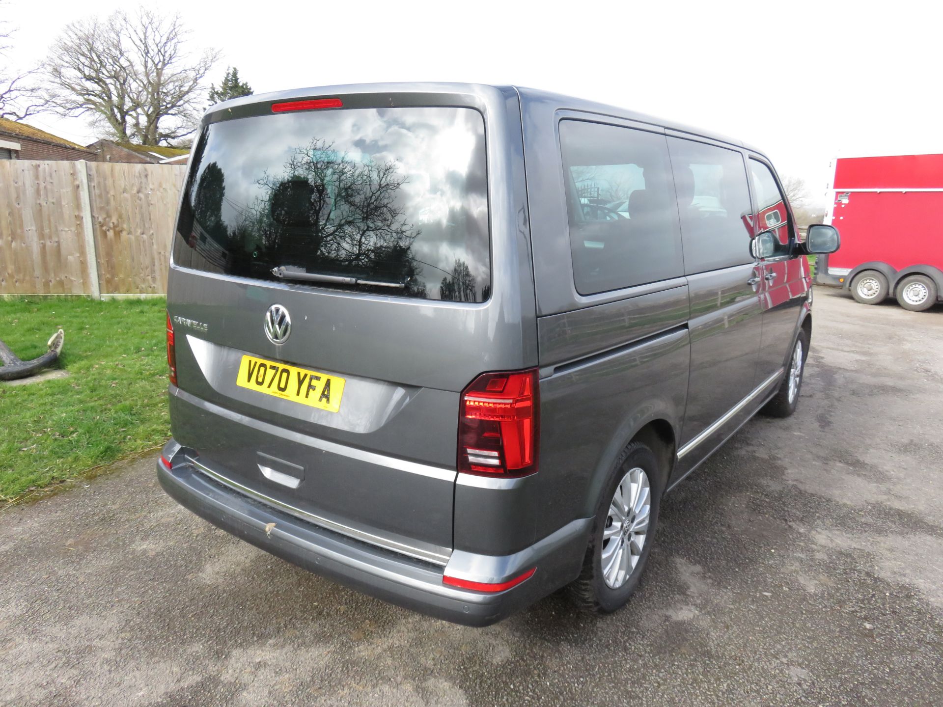 1 Volkswagen Caravelle 2.0 TDI (150PS) Executive BMT SNB DSG 7 Seat Five Door MPV - Image 6 of 17