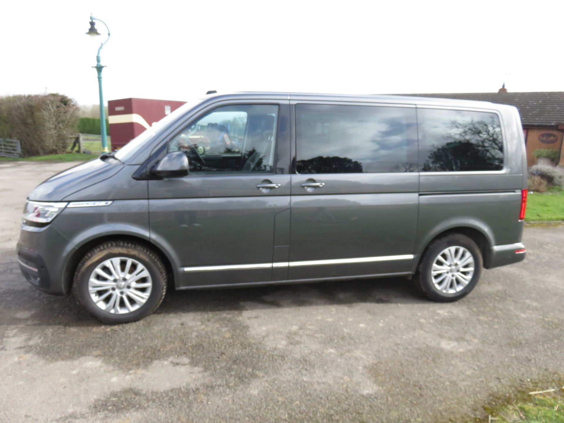 1 Volkswagen Caravelle 2.0 TDI (150PS) Executive BMT SNB DSG 7 Seat Five Door MPV - Image 3 of 17