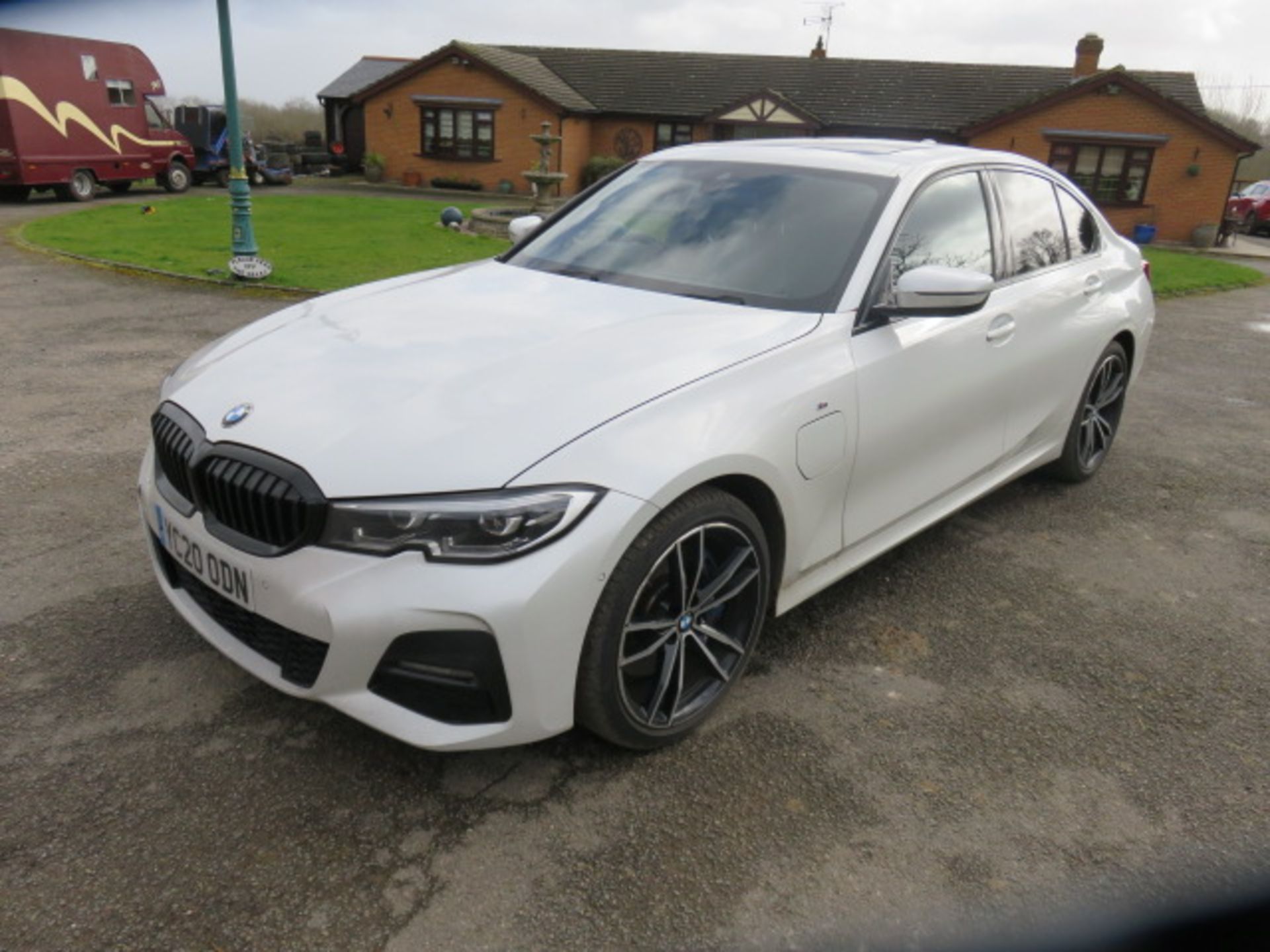 1 BMW 330e M Sport Auto 2.0 Hydrid Electric Four Door Saloon. - Image 7 of 16