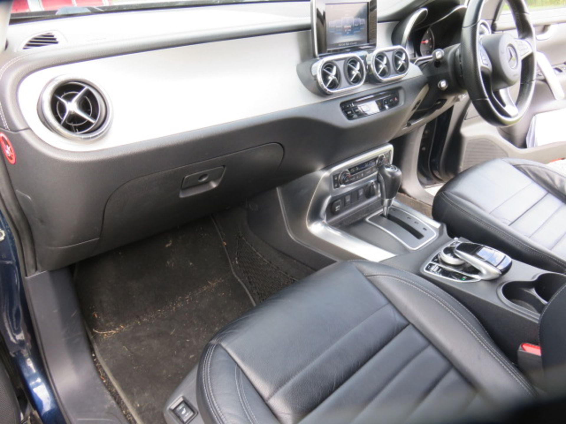 1 Mercedes Benz X-350 Power D 4MATIC 3.0 Diesel Pick Up - Image 12 of 13