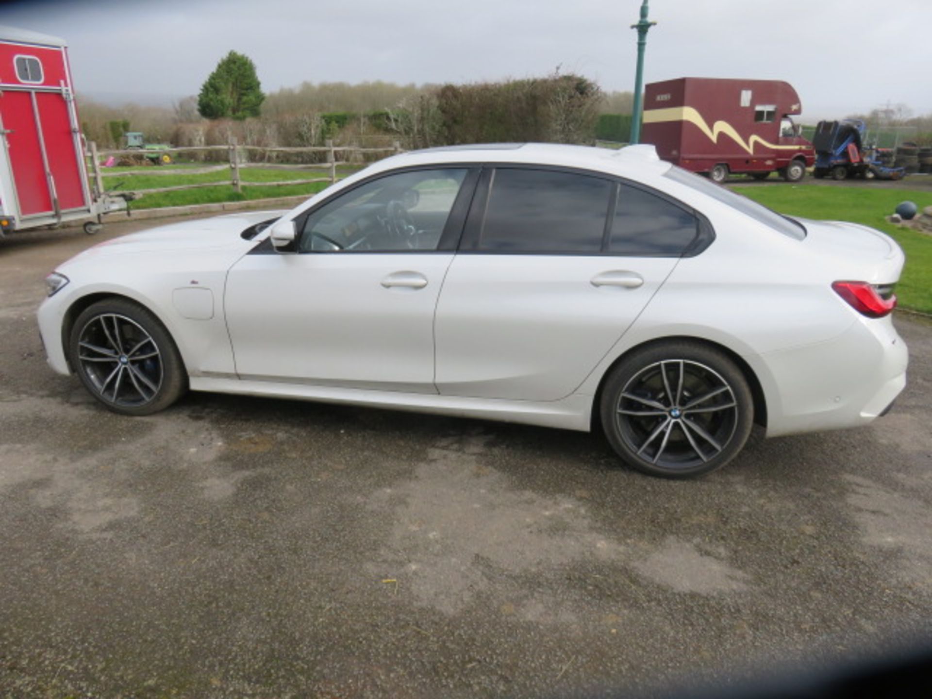 1 BMW 330e M Sport Auto 2.0 Hydrid Electric Four Door Saloon. - Image 6 of 16