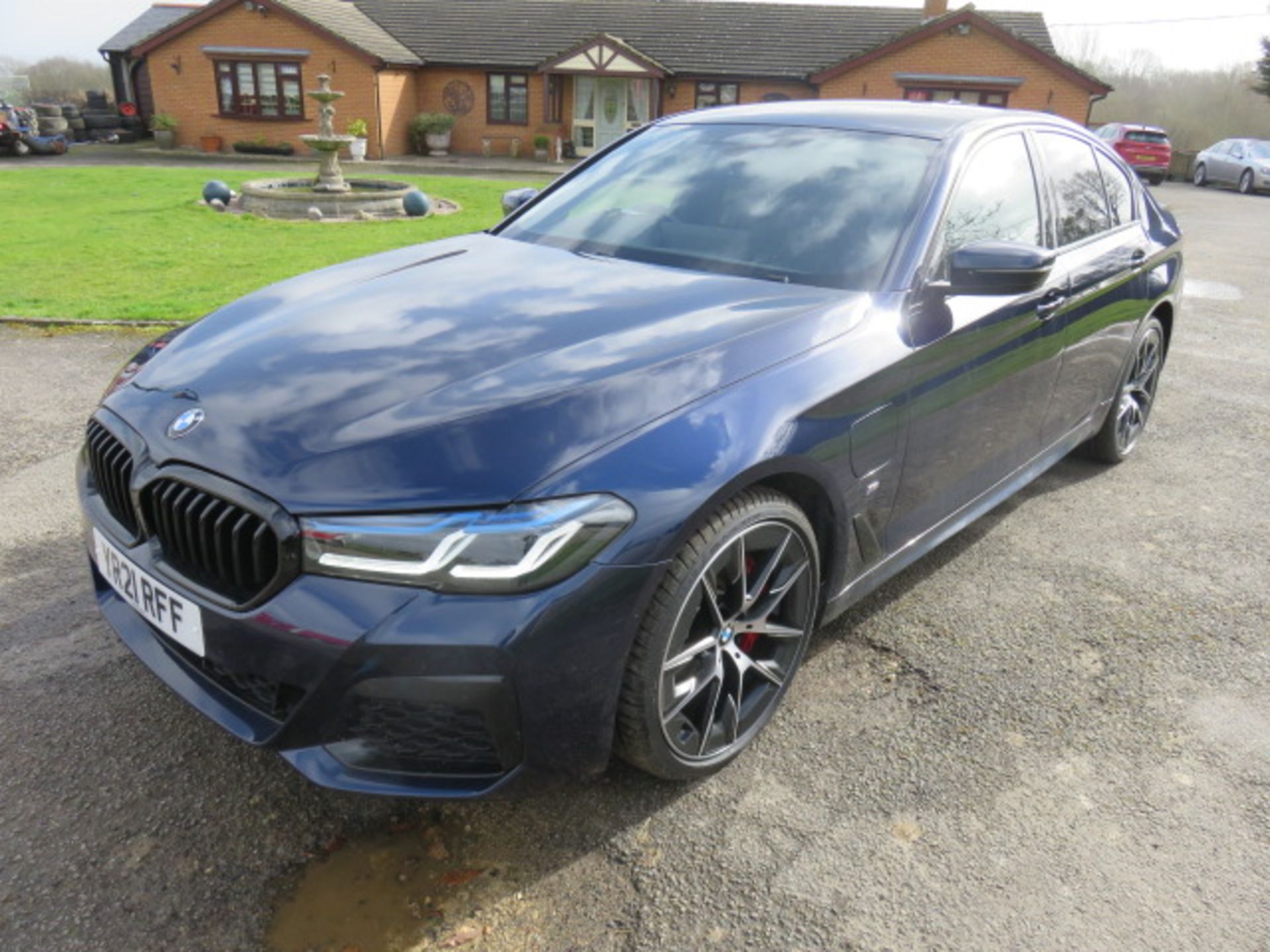 1 BMW 530e XDRIVE M Sport Edition 2.0 Hybrid Electric Four Door Saloon. - Image 3 of 15