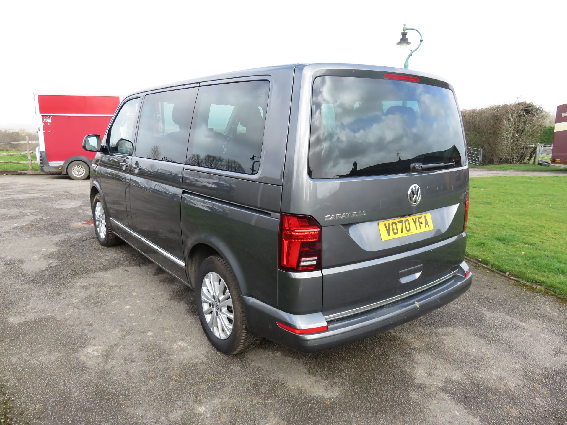 1 Volkswagen Caravelle 2.0 TDI (150PS) Executive BMT SNB DSG 7 Seat Five Door MPV - Image 4 of 17