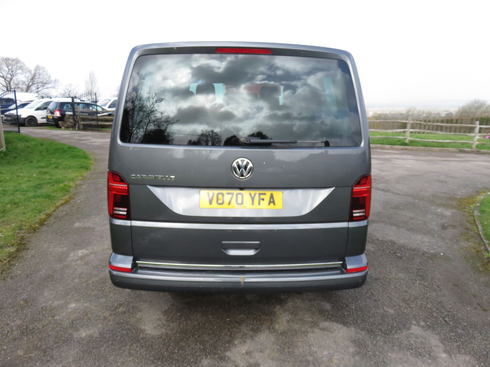 1 Volkswagen Caravelle 2.0 TDI (150PS) Executive BMT SNB DSG 7 Seat Five Door MPV - Image 5 of 17