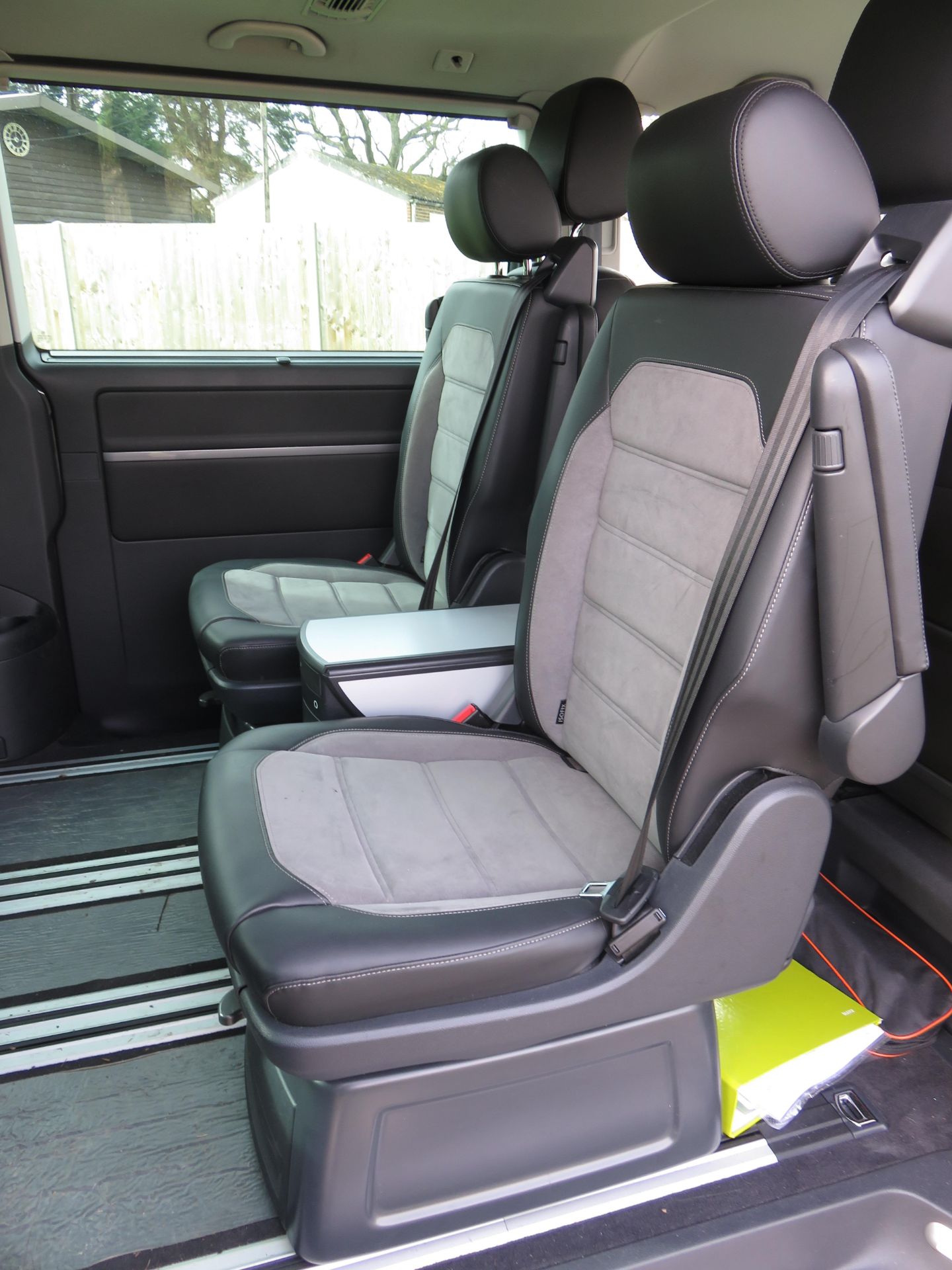 1 Volkswagen Caravelle 2.0 TDI (150PS) Executive BMT SNB DSG 7 Seat Five Door MPV - Image 9 of 17
