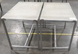 2 : Plastic Top Prep Table