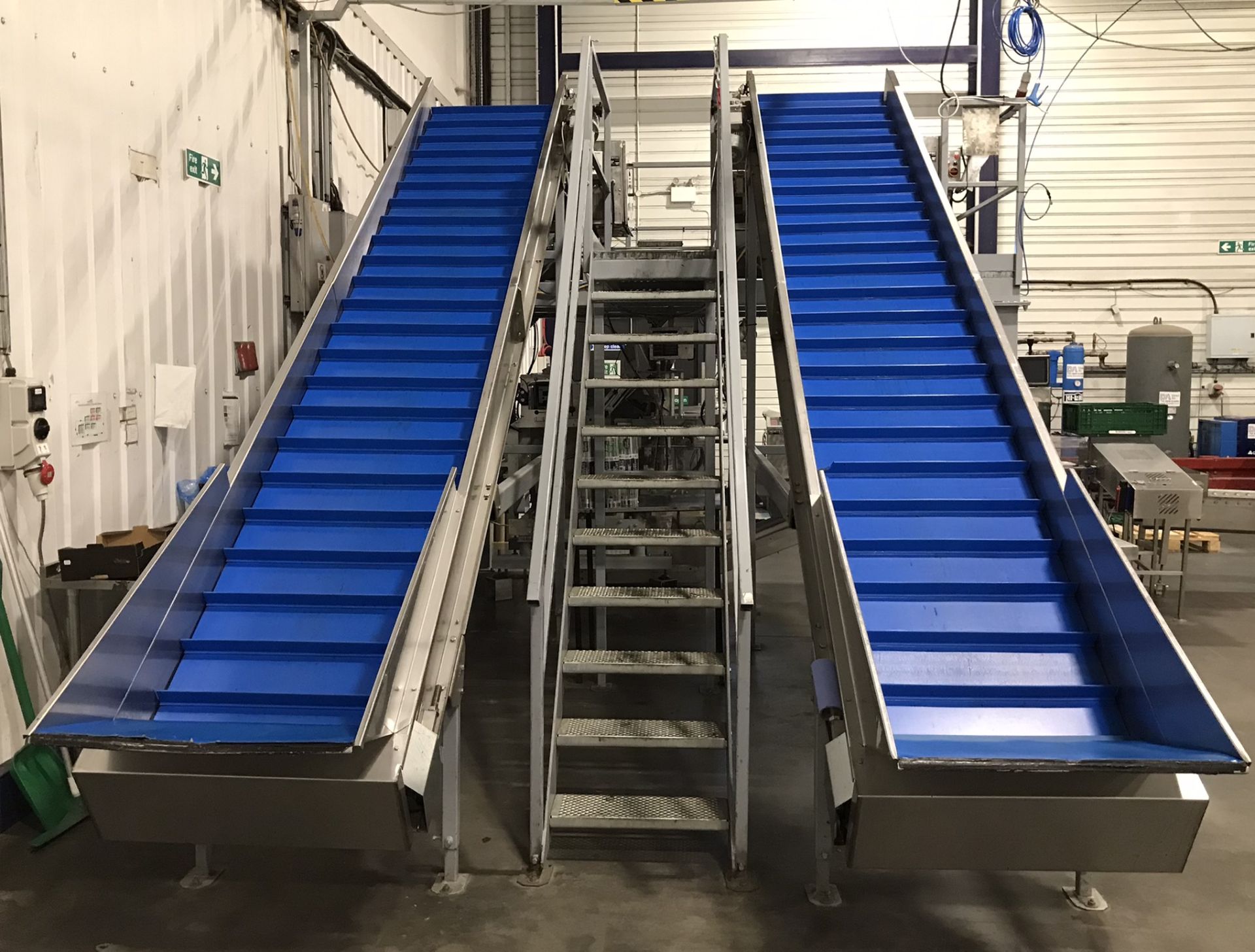 Complete lot, comprising of; 2 x Newtec Stainless Steel Large Uplift Conveyor 2 x Newtec 2000VB4OCC - Image 19 of 19