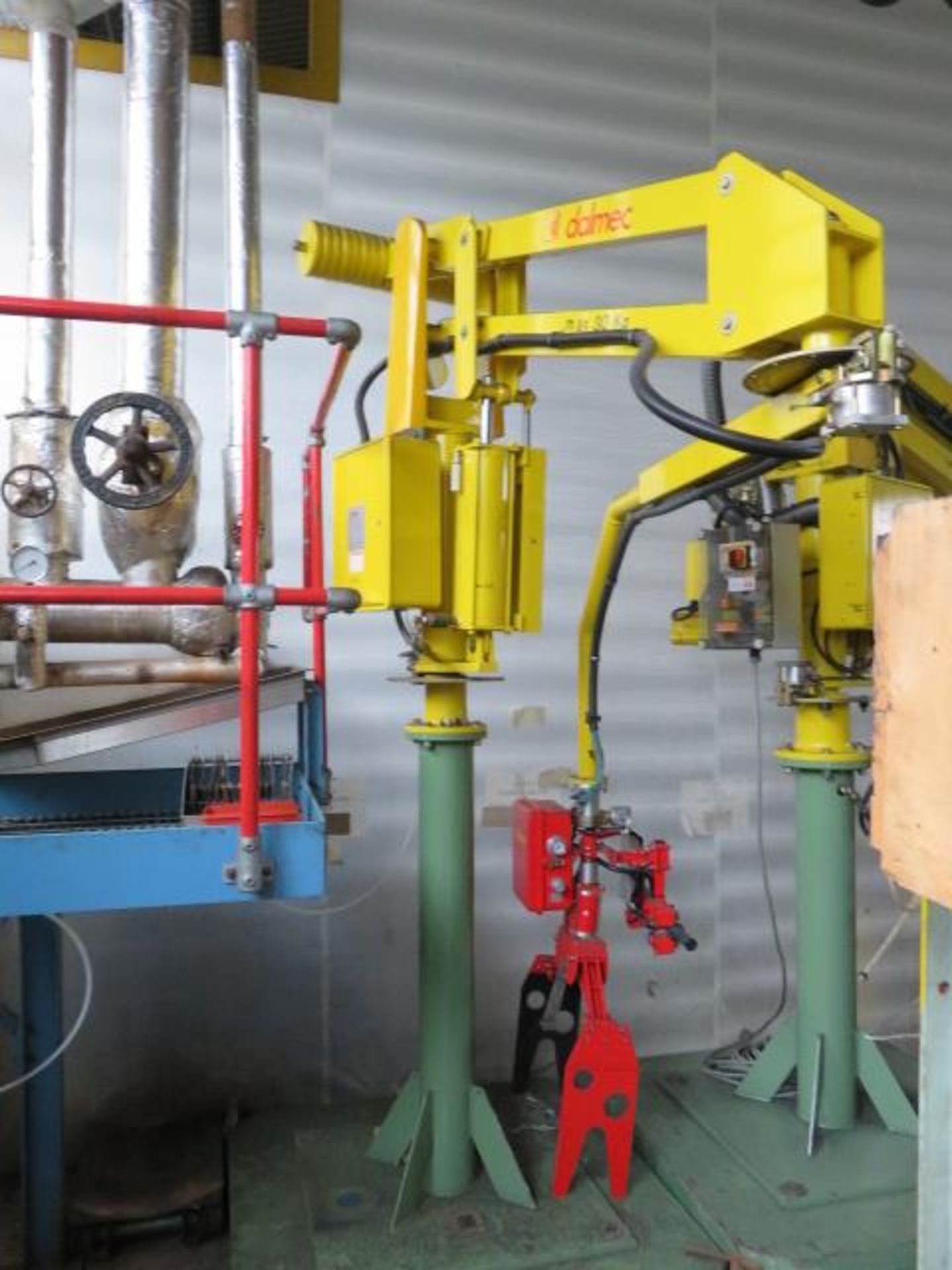 1 Dalmec PRC Mobile Industrial Manipulator. Serial No. 9715403 (1997) with 30kg Max Load and Clamp