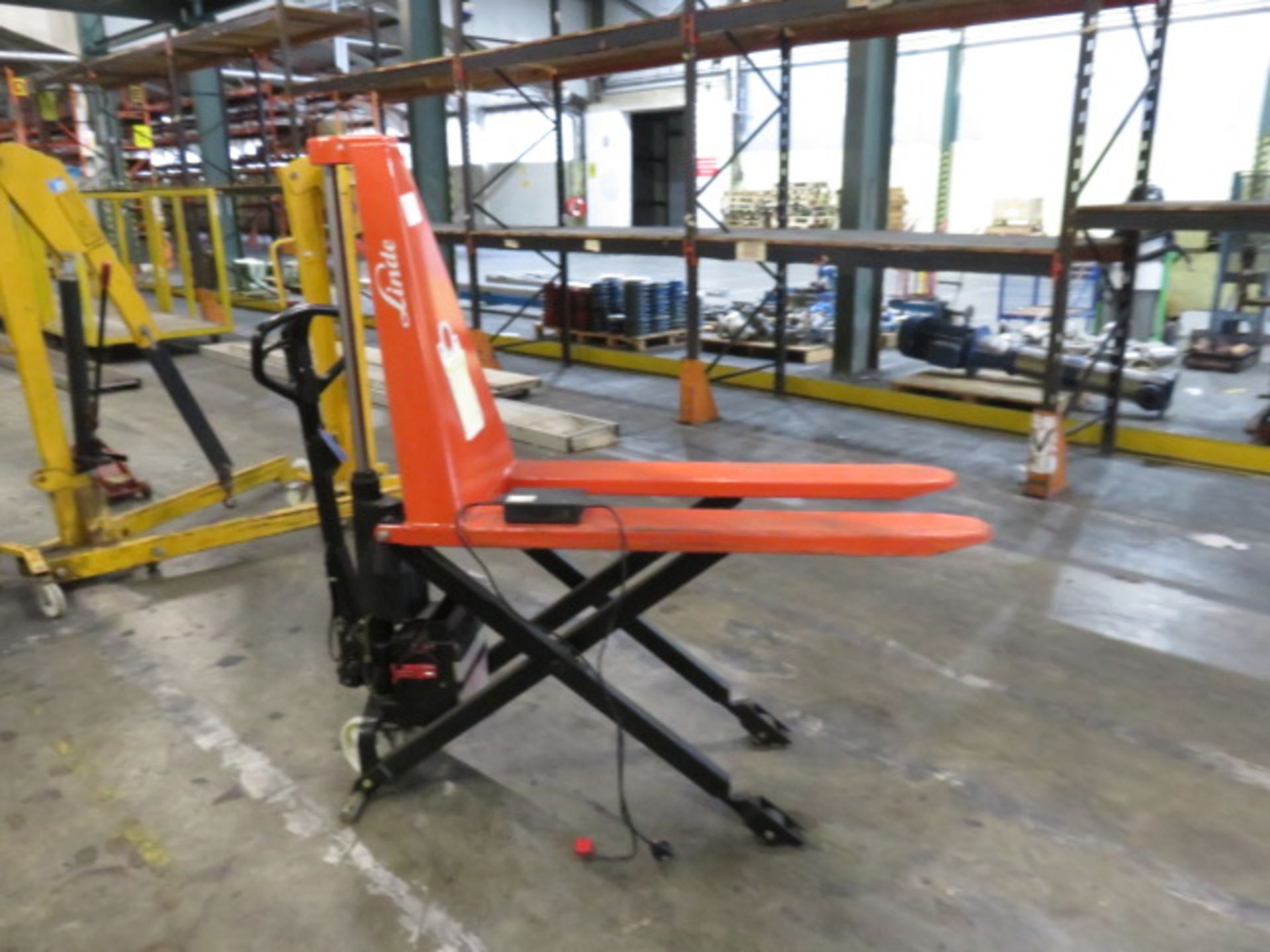 1 Linde ACX 10E Manual and Semi Electric Scissor Lift. Serial No. 10170031 with 1000kg Capacity at 6 - Image 2 of 2